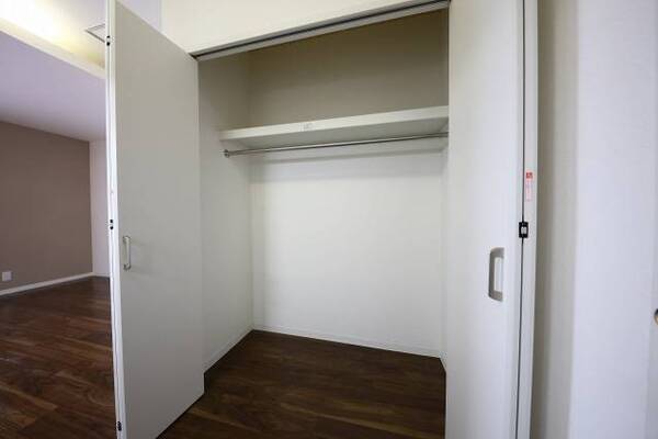 102号室の内装写真参照