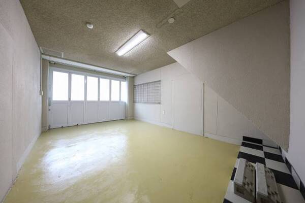 102号室の内装写真参照