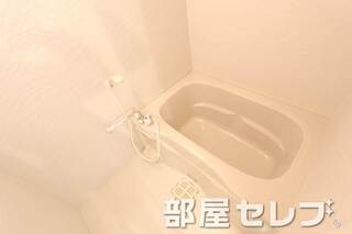 広く、キレイなバスルームです。