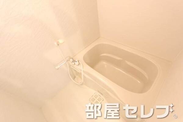 広く、キレイなバスルームです。