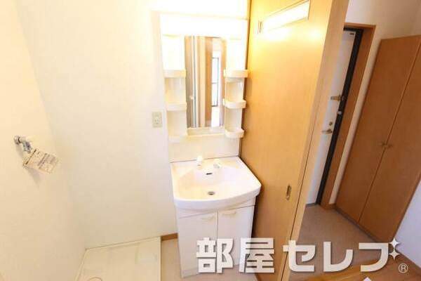 きれいな洗髪洗面化粧台です。