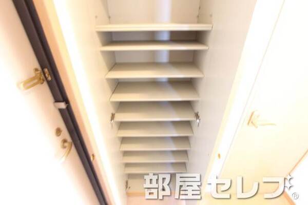 玄関すっきりシューズボックスです。