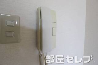 インターホンで来客を知れます。
