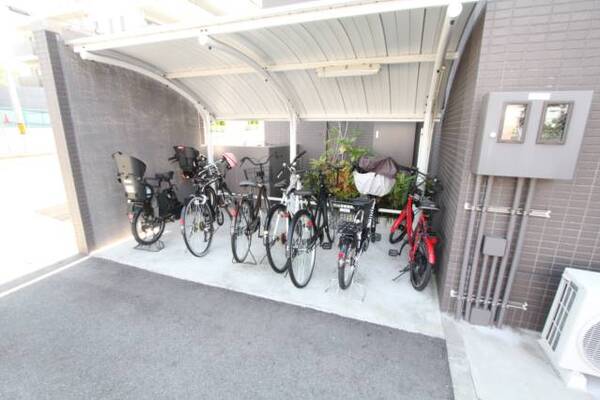 屋根付きの駐輪場です