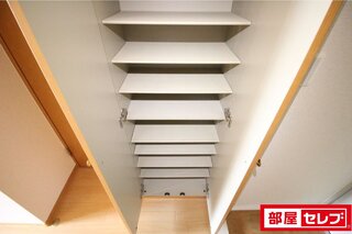 大型下駄箱あります。