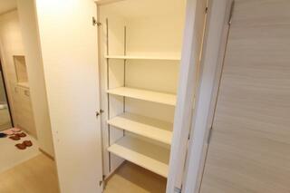 玄関まわりの収納が豊富です。