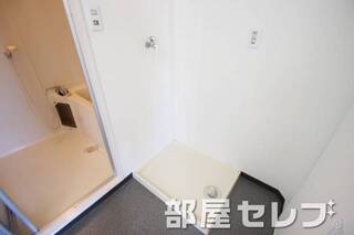 きれいな室内洗濯機置場です。