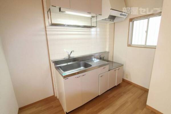 2口コンロが設置可能102号室の写真です