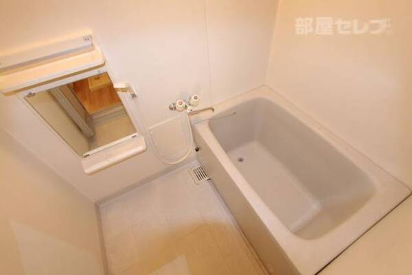 綺麗なお風呂102号室の写真です