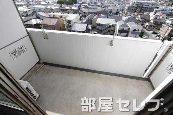洗濯物もたくさん干せるベランダです。