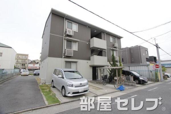 ツートンカラーがお洒落な外観です。