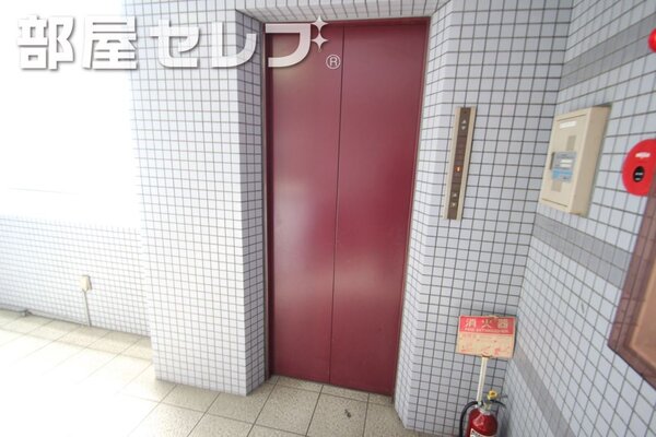 エレベーターも有るよ。