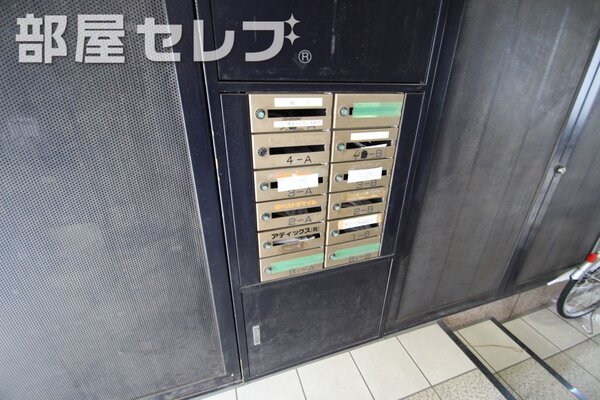 集合ポストは綺麗に整備されてます。