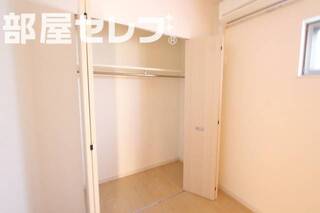 収納写真です。洋服もたくさんかけれますね。
