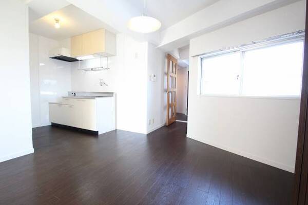 リビングから各部屋へつながっています
