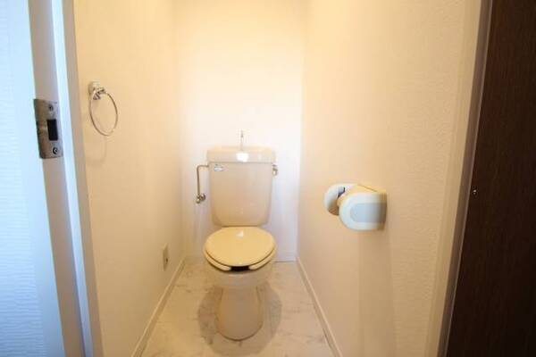 落ち着くトイレで考え事でも
