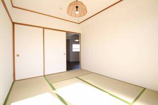 和室も日当たり良好　ぽかぽか昼寝でも