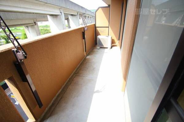 写真は別のお部屋です。