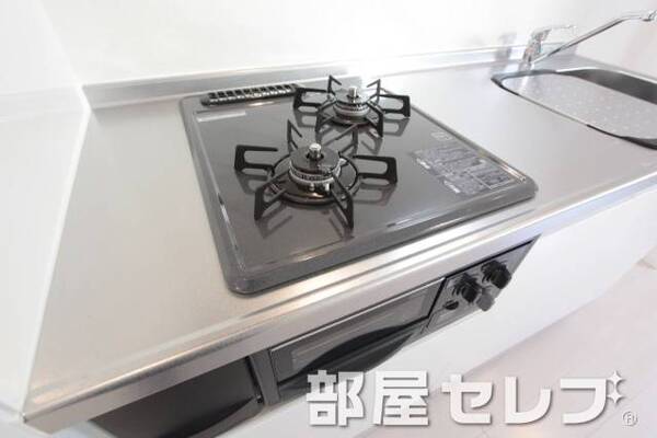 2口のシステムキッチン完備で料理が楽しいです。