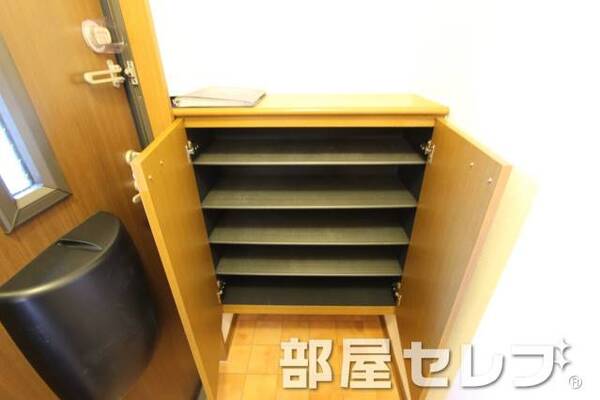シューズボックスで玄関スッキリ