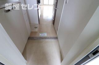 玄関まわり、かなり広めですよ。