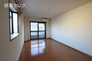 日当たり良好の広い洋室