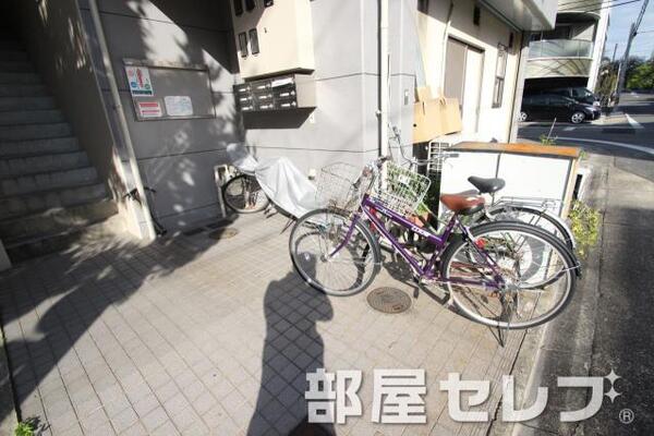 自転車はこちらかな。