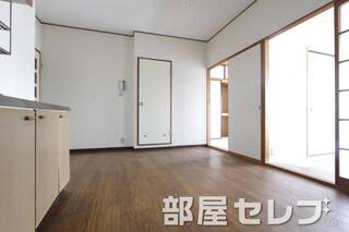 違う角度からのダイニングルーム。