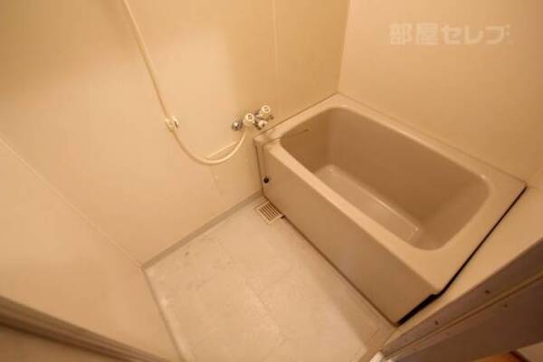 写真は101号室です