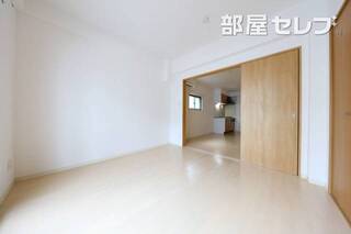 日当たりのよい明るい部屋です。