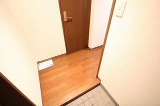 玄関から部屋が見えないのがいいですね。
