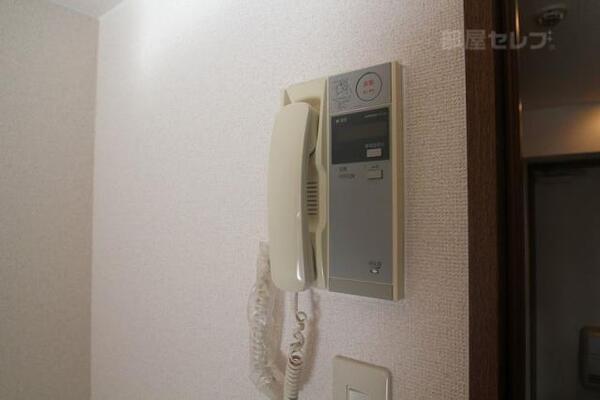 ドアフォンでラクラク応対できます。