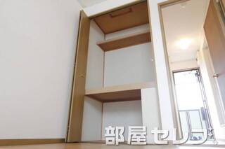 奥行ある収納です。