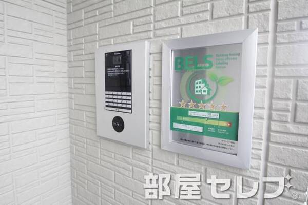 オートロック完備。