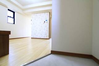階数により壁紙のデザインが異なります