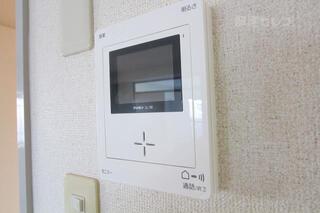 モニターホンで来客確認出来ます。