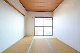 落ちついた雰囲気の和室です。