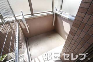 物干し竿掛けれます。