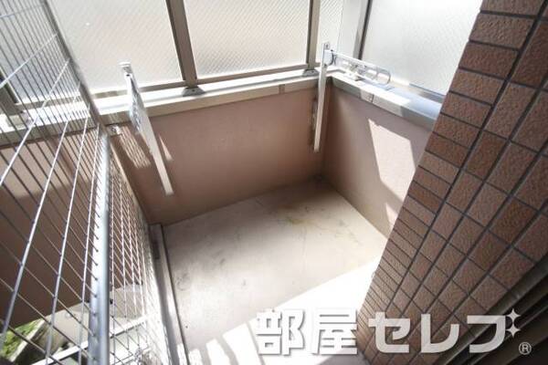 物干し竿掛けれます。