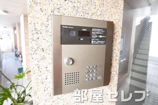 オートロック完備。