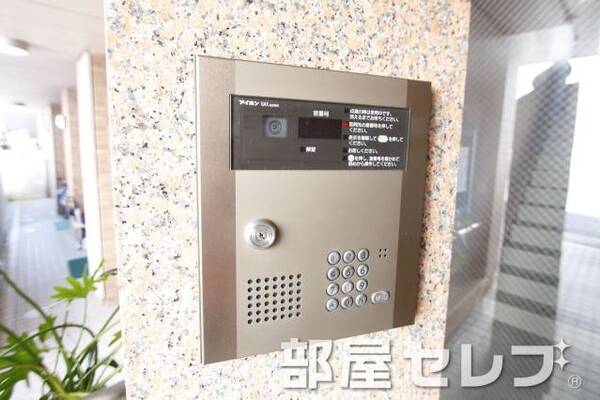 オートロック完備。