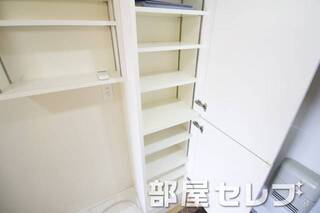 シューズBOX付き。