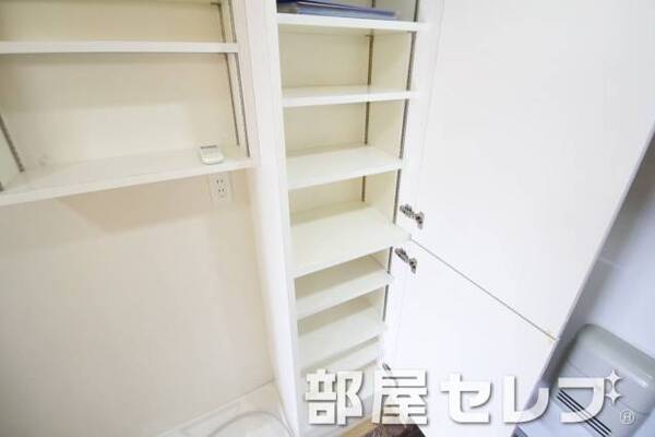 シューズBOX付き。