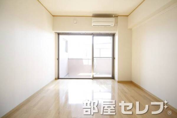 違う角度から居室。