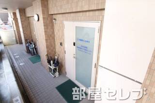 1Fに病院オフィス。