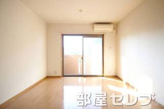 違う角度からの寝室。イメージ写真