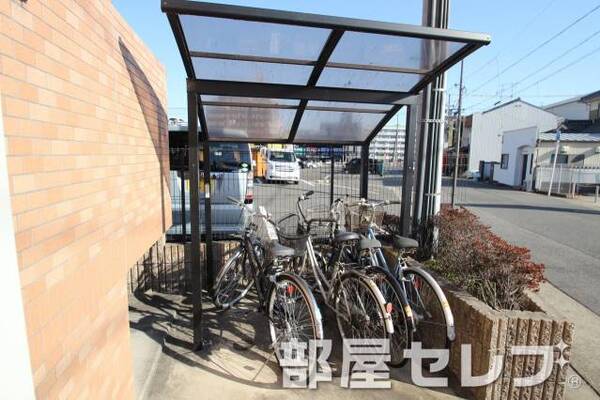 駐輪場。