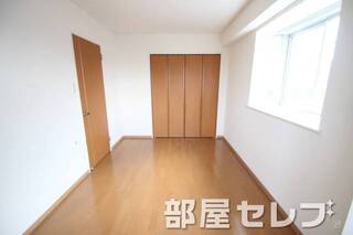 出窓がお部屋を明るくします。写真は他号室です