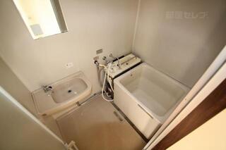 洗面付きのお風呂場です。