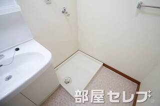 洗濯機置き場はこちらへ。